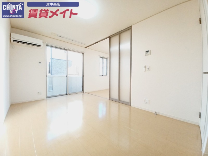 居室・リビング　同型参考写真