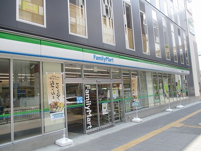 コンビニ　ファミリーマート サンズ戸塚駅前店（コンビニ）まで137m