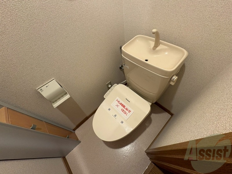 トイレ　ウォシュレット機能がついたトイレです。安心して使用できます。