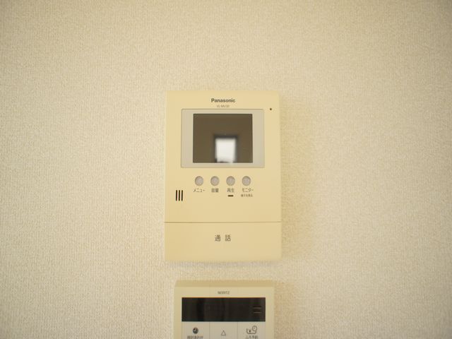 セキュリティ　訪問者の確認ができるTVドアホン付きです♪