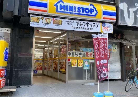 コンビニ　ミニストップ 四谷3丁目店（コンビニ）まで195m