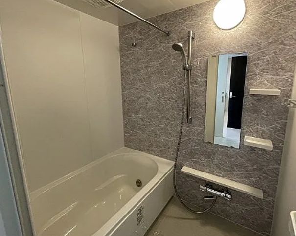 バス・シャワールーム　落ち着いた空間のお風呂です