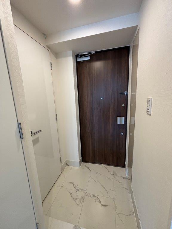 玄関　玄関　シューズインクローゼットあります