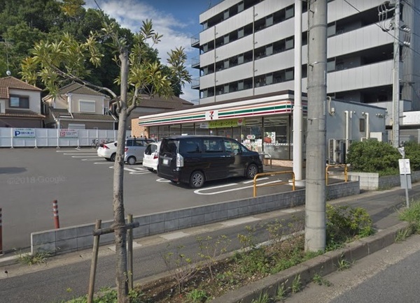 コンビニ　セブンイレブン松戸北小金店（コンビニ）まで549m