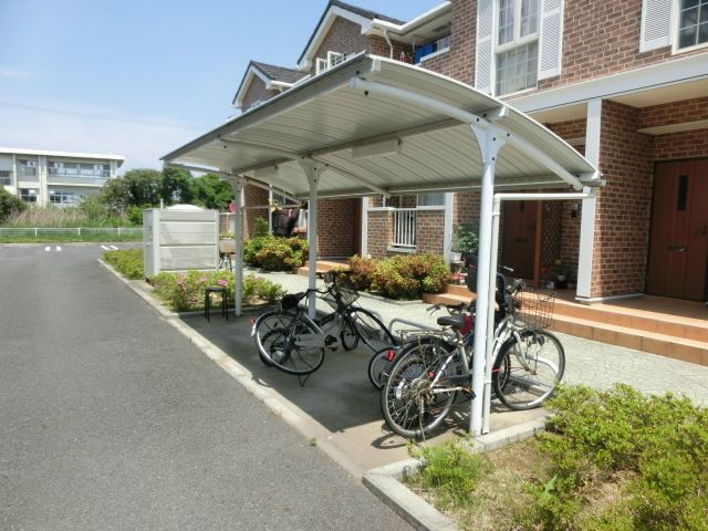 その他共有部分　屋根付の駐輪場です！