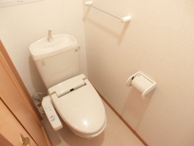 トイレ　ウォシュレットになります。あると便利ですね。