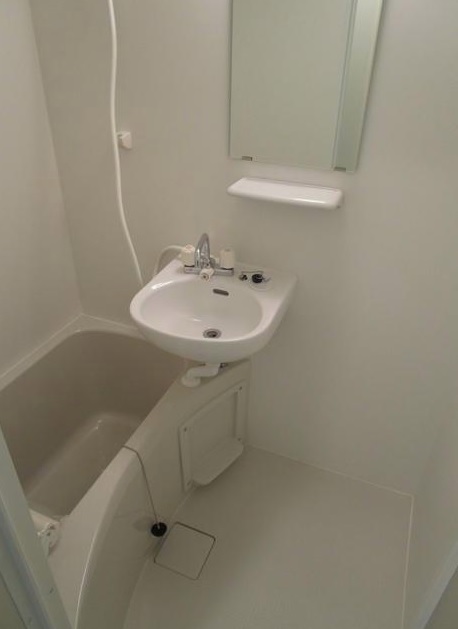 バス・シャワールーム　「バス・トイレ別です」