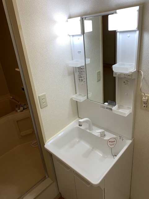洗面設備　シャワー付き洗面化粧台