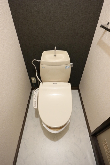 トイレ　温水洗浄暖房便座