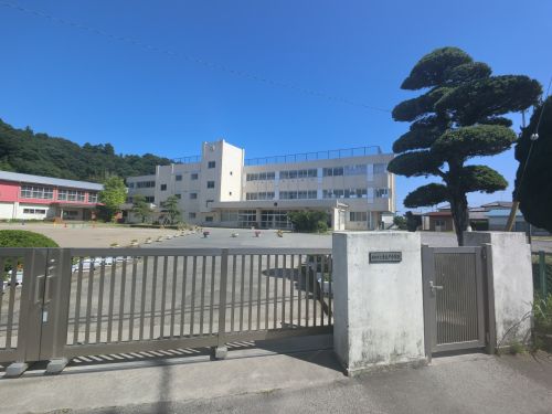 小学校　香取市立東大戸小学校（小学校）まで148m