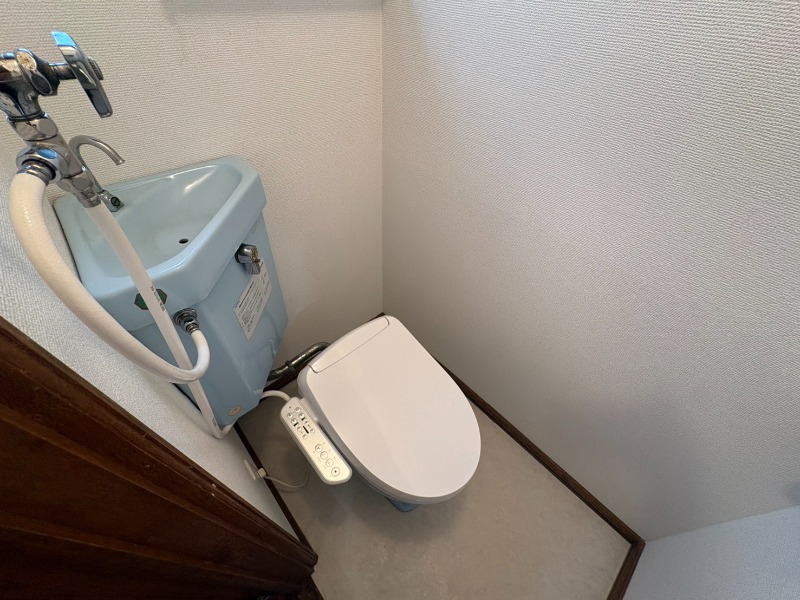 トイレ　こちらはトイレです。清潔感があり、安心して使用できます。