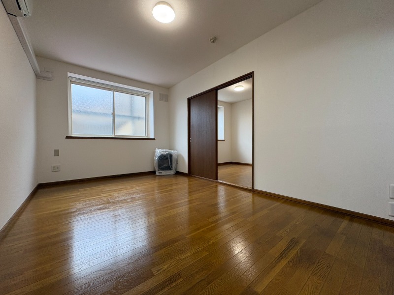 居室・リビング　広くてキレイなお部屋が広がっていて、充実した生活が送れそう。