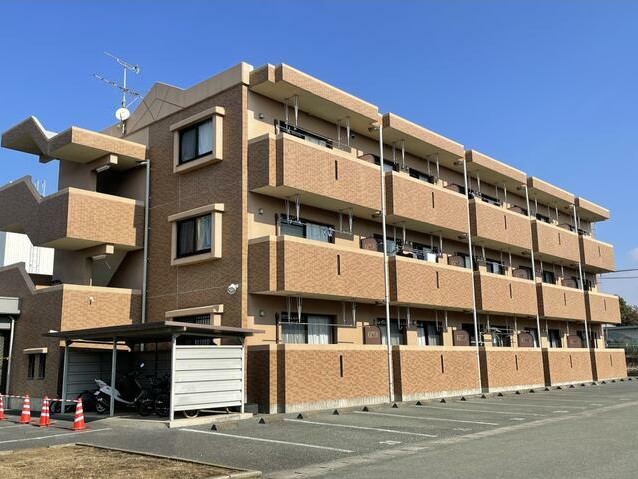 建物外観　RC造の3階建てです