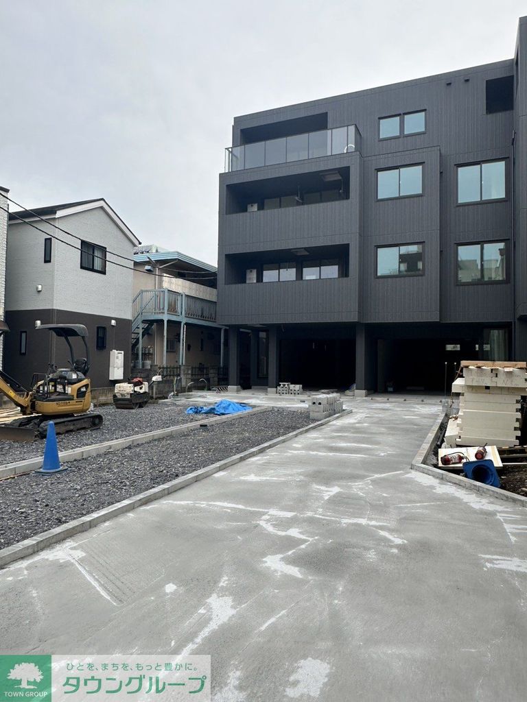 建物外観　駐車場
