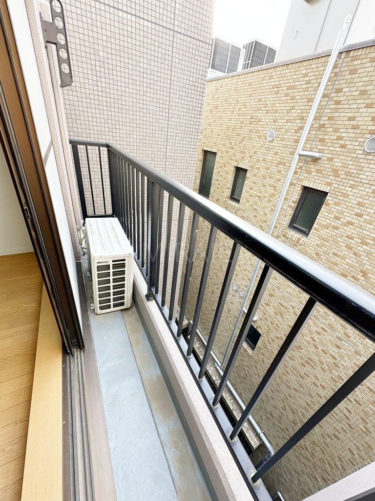 バルコニー　※別号室の参考写真になります。