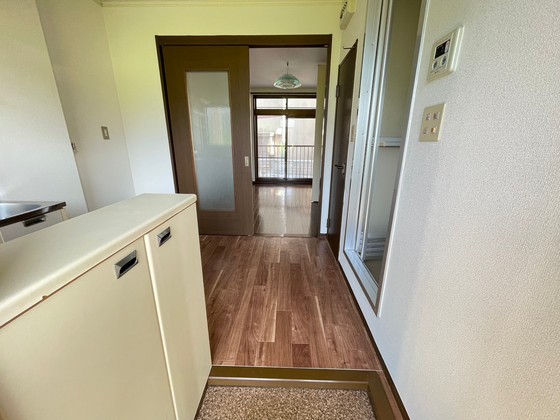 玄関　※別部屋の写真です