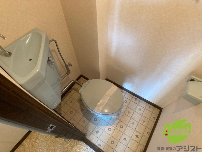 トイレ　こちらはトイレです。清潔感があり、安心して使用できます。