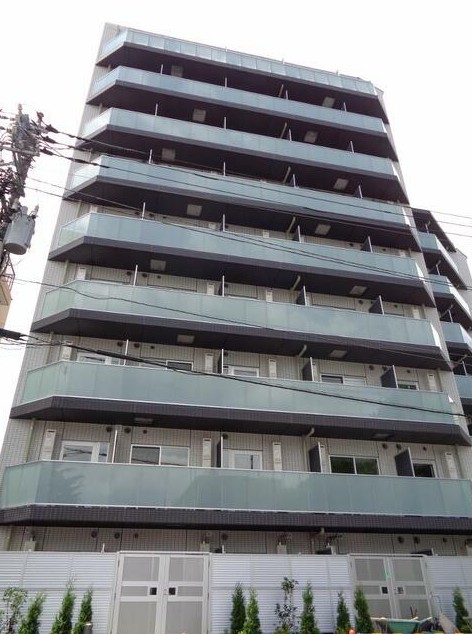 建物外観　鉄筋コンクリート造のがっちりとした建物。