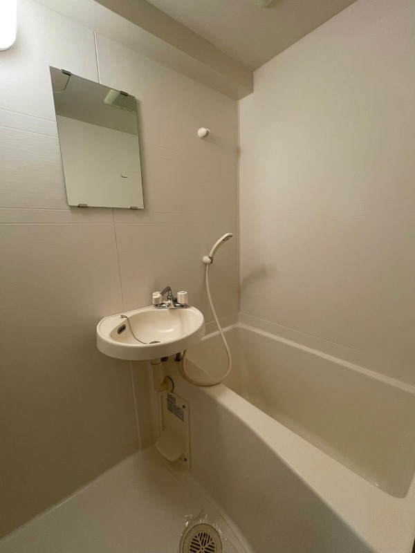 バス・シャワールーム　※別部屋参考写真