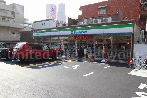コンビニ　ファミリーマート（コンビニ）まで89m