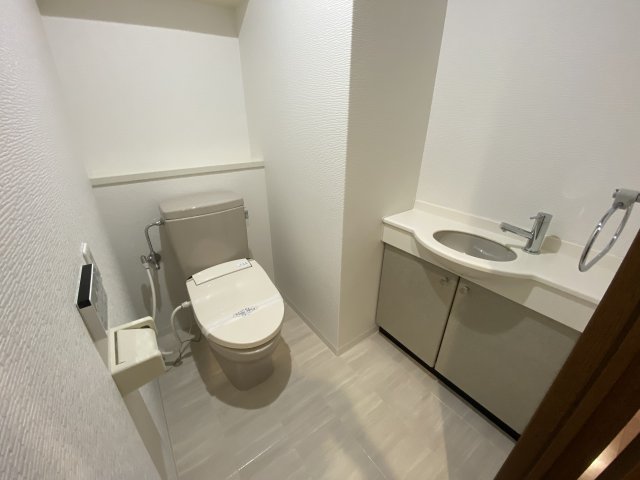 トイレ　トイレに洗面台がついています！