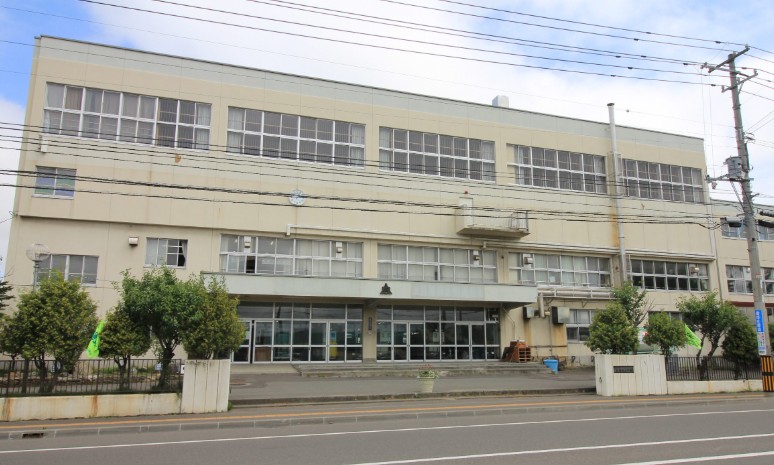 小学校　札幌市立幌南小学校（小学校）まで1054m