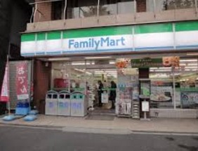 コンビニ　ファミリーマート東神田二丁目店（コンビニ）まで111m