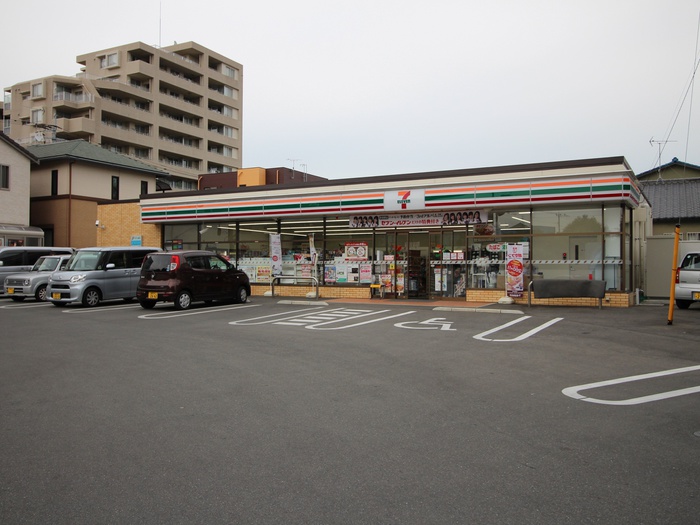 コンビニ　セブンイレブン博多新和町2丁目店（コンビニ）まで452m