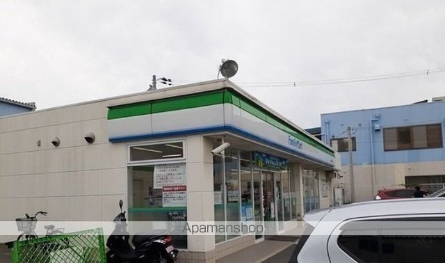 コンビニ　ファミリーマート様（コンビニ）まで900m