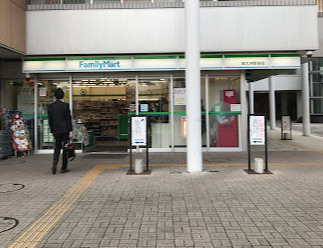 コンビニ　ファミリーマート 西大井駅前店（コンビニ）まで406m