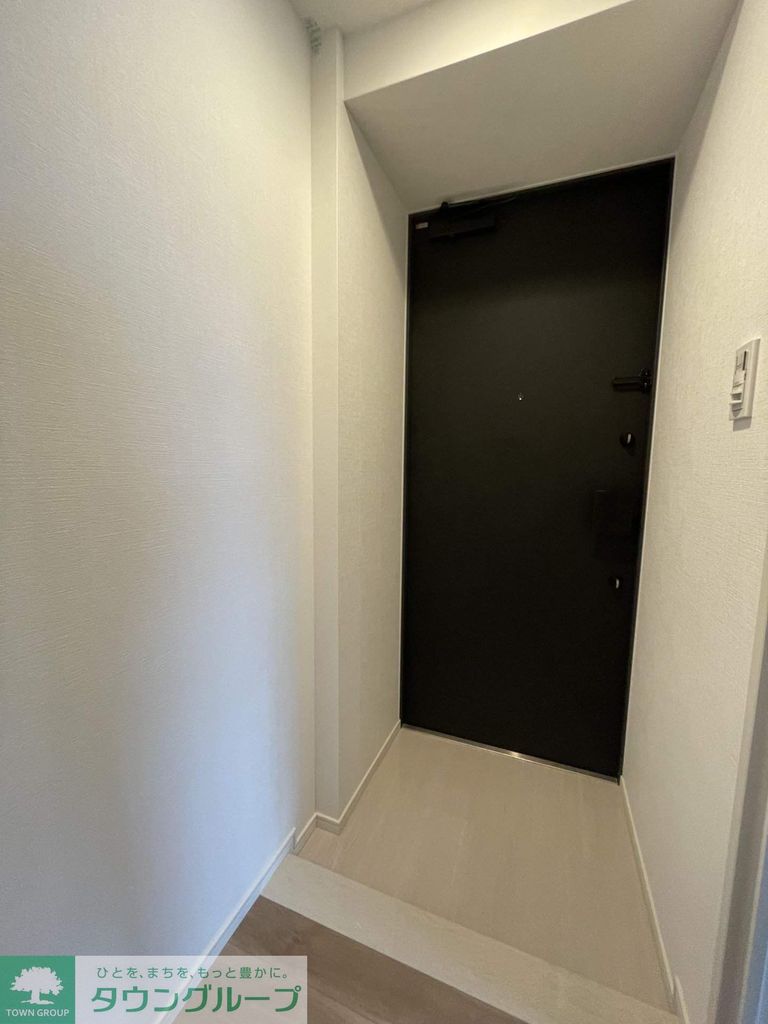 玄関　※色目は奇数階の同じタイプ部屋の写真