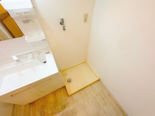 その他設備　嬉しい室内洗濯機置場。これで洗濯機も長持ちしますね。