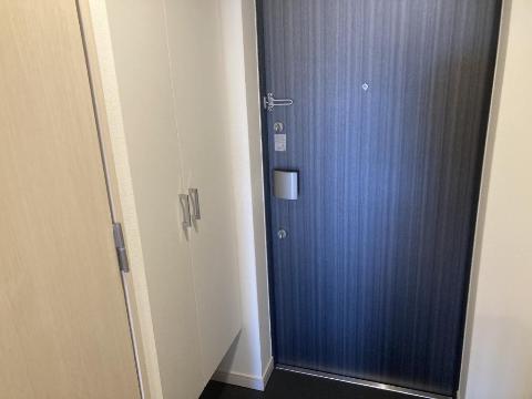プレサンスNEO大和田STATIONベゼルの玄関写真