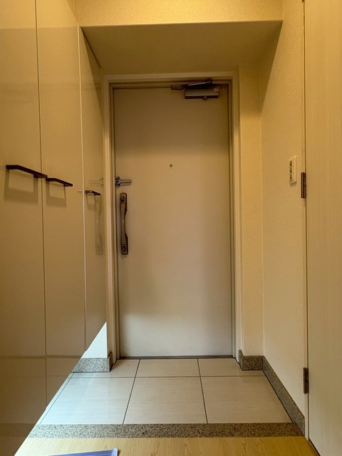 Mid Court 新大阪の玄関写真