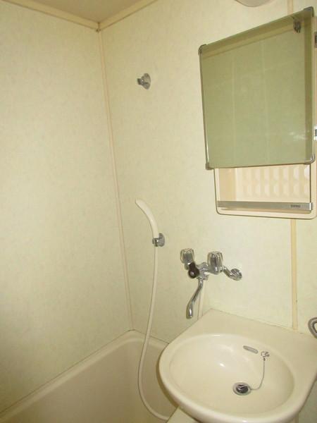 バス・シャワールーム　※他の部屋の写真です。