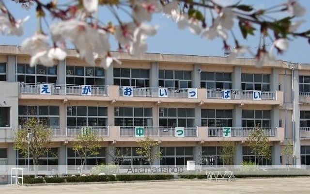 小学校　山中小学校（小学校）まで179m