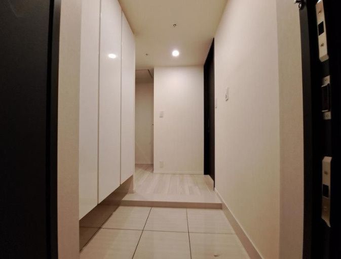 玄関　写真は同タイプ住居です。