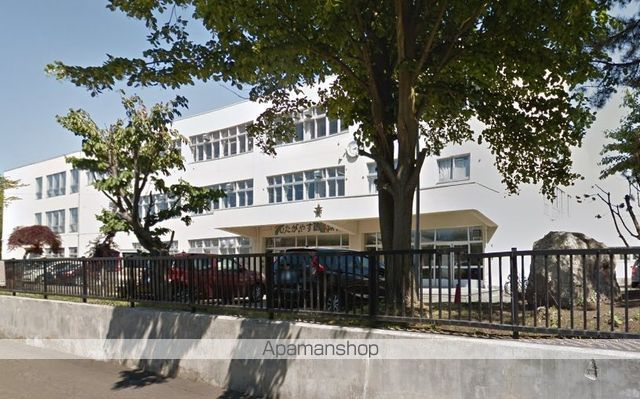 中学校　新琴似中学校（中学校）まで273m