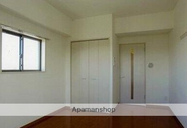 ＪＲ南武線 八丁畷駅 徒歩4分 11階建 築18年の居間写真