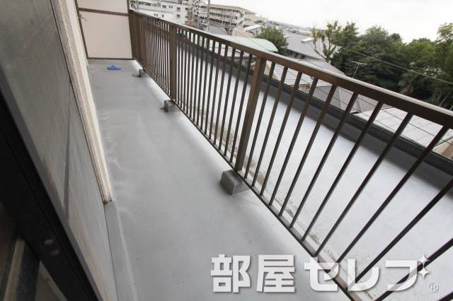 バルコニー　横に広いベランダです。（イメージ写真）