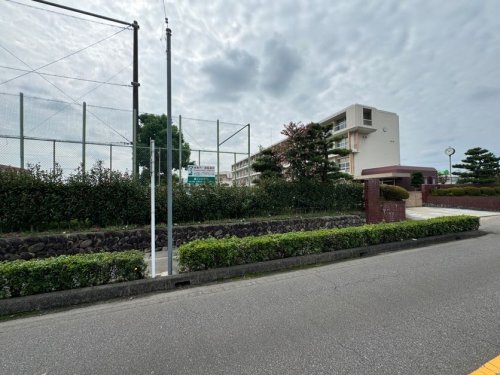 中学校　春日中学校（中学校）まで819m