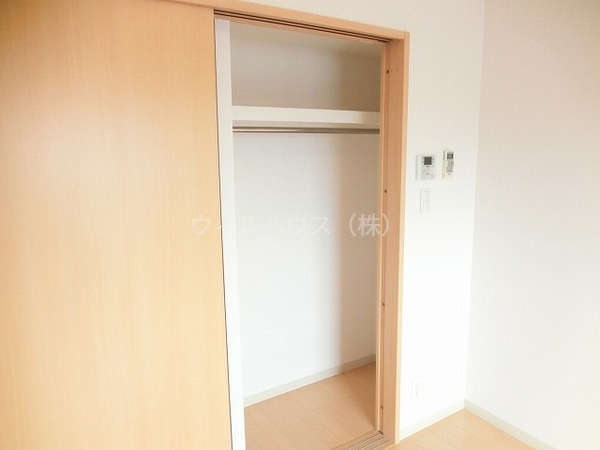 収納　引き戸タイプなので家具も配置しやすいです