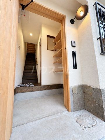 地下鉄谷町線 野江内代駅 徒歩10分 2階建 築67年の玄関写真