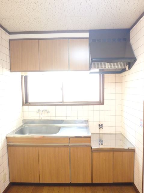 東京メトロ千代田線 町屋駅 徒歩12分 3階建 築33年のキッチン写真