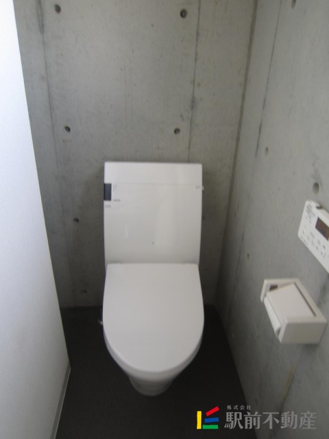 トイレ　※写真は同タイプ別室