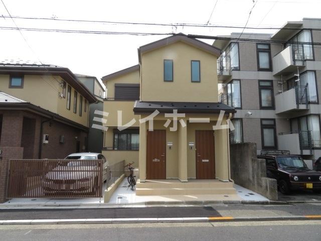 建物外観　同建物内、別のお部屋の参考写真になります。