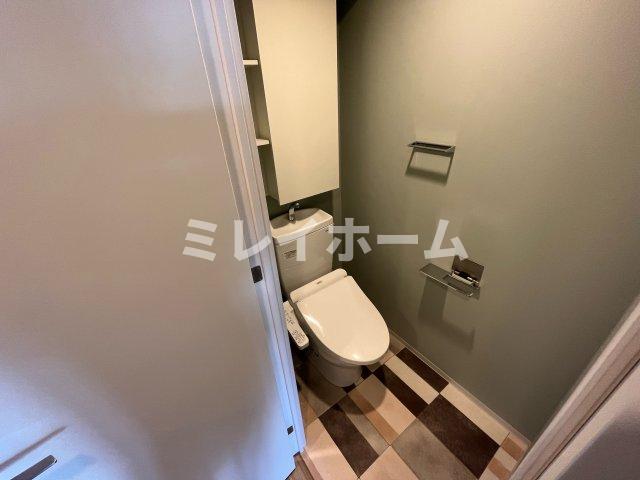 トイレ　同建物内、別のお部屋の参考写真になります。