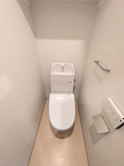 ＪＲ東海道本線 塚本駅 徒歩7分 3階建 築2年のトイレ写真