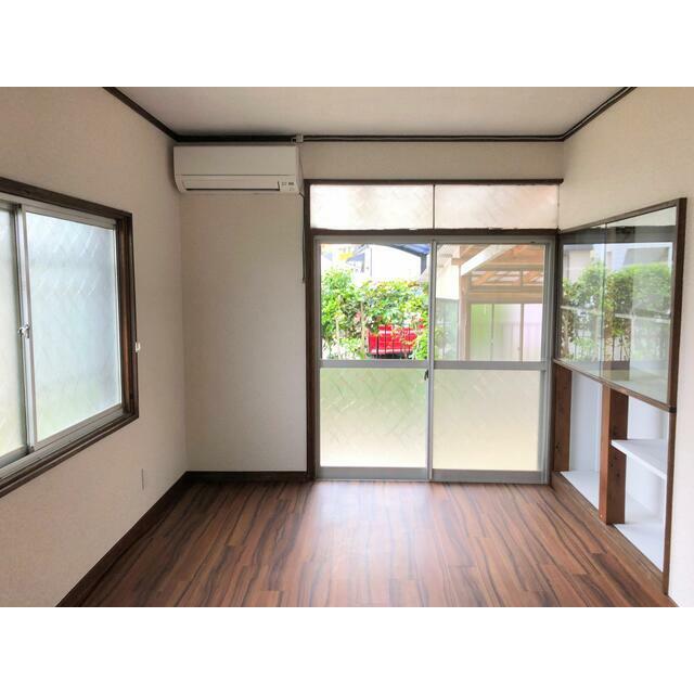 鶴巻北2丁目戸建の居間写真