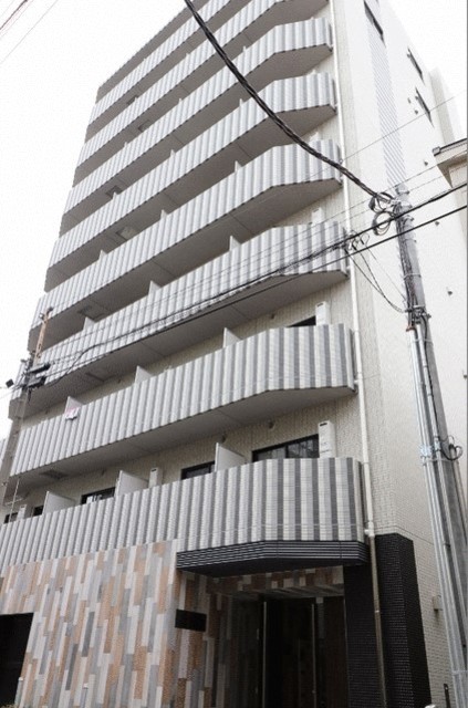 建物外観　９階建ての賃貸マンション